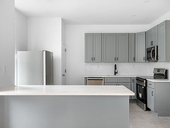 4th image of 150 Manhattan Ave #3