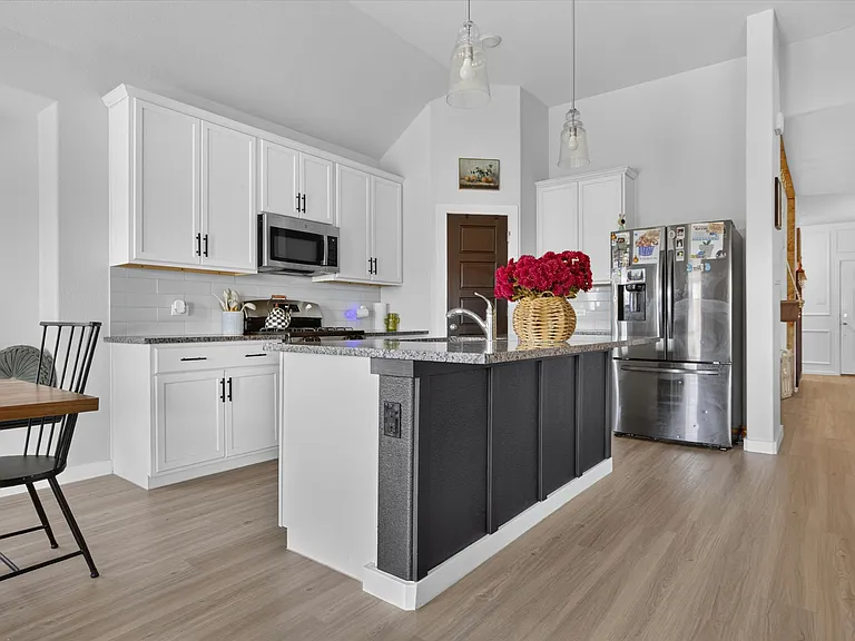 1928 Blackbrush Dr — Photo 1