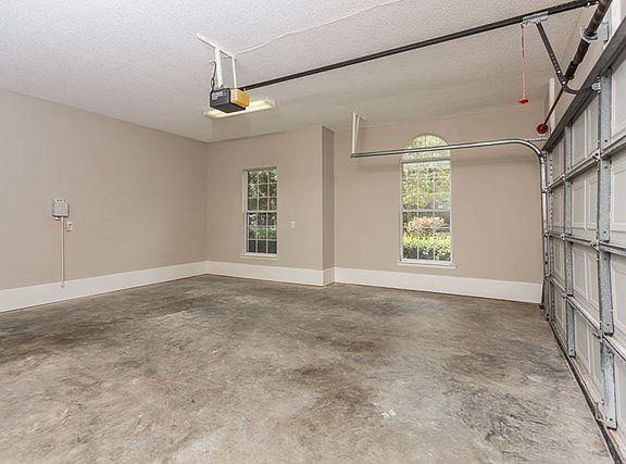 3rd image of 106 Kingswood Ct
