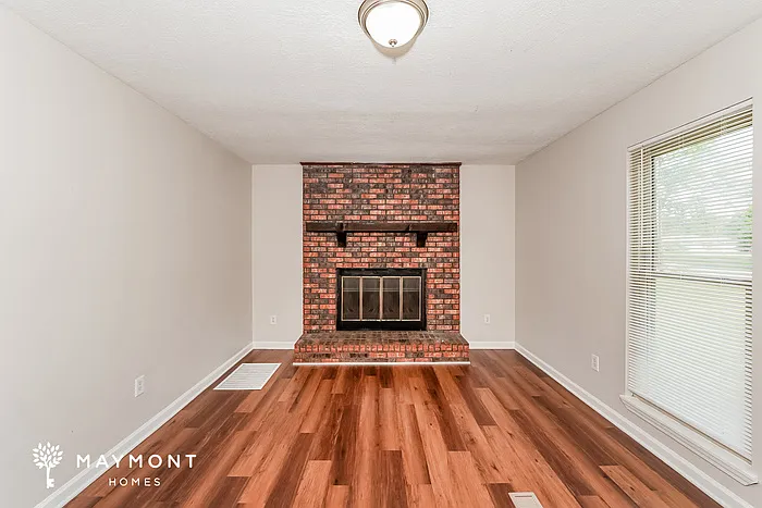 3 bed, 1.5 bath, 1176 sqft, $1,425 — Photo 4