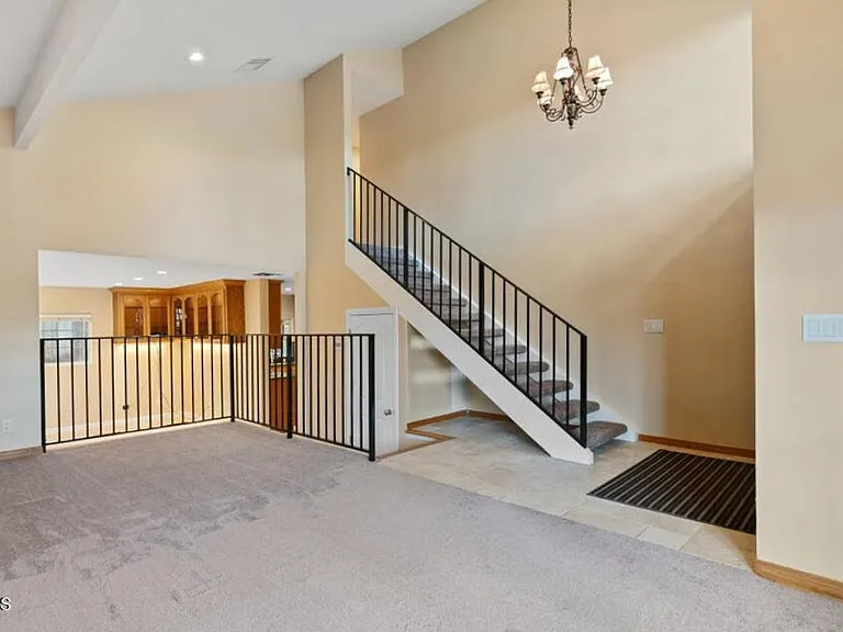 447 Santa Barbara Cir — Photo 8