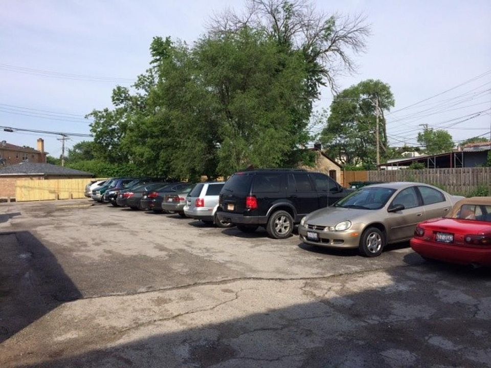 2nd image of 6444 N Milwaukee Ave