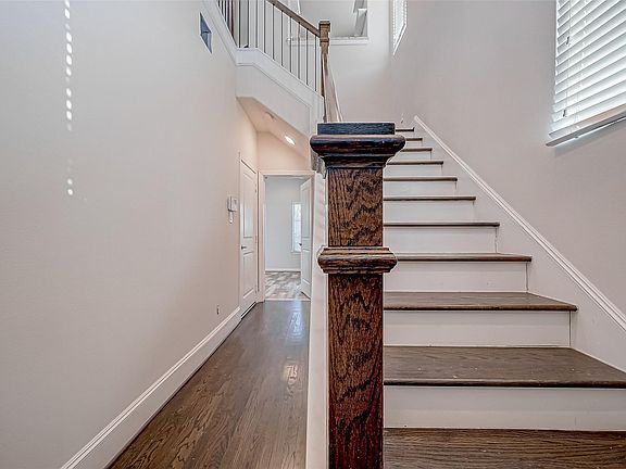 3rd image of 2227 Chenevert St