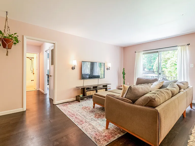 10655 Montrose Ave #202 — Photo 3
