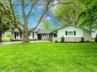 5570 Tadworth Pl, West Bloomfield, MI 48322