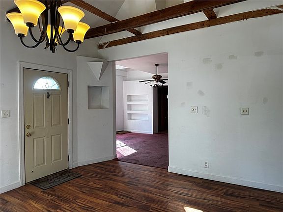 4th image of 213 W Clay St