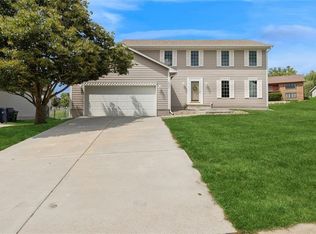 8001 Sheridan Dr, Urbandale, IA 50322