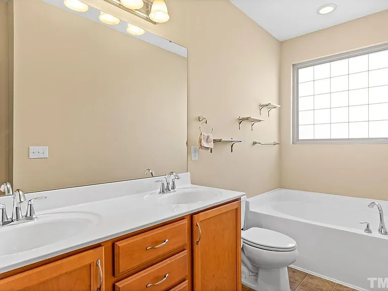 2438 Baslow Dr — Photo 7