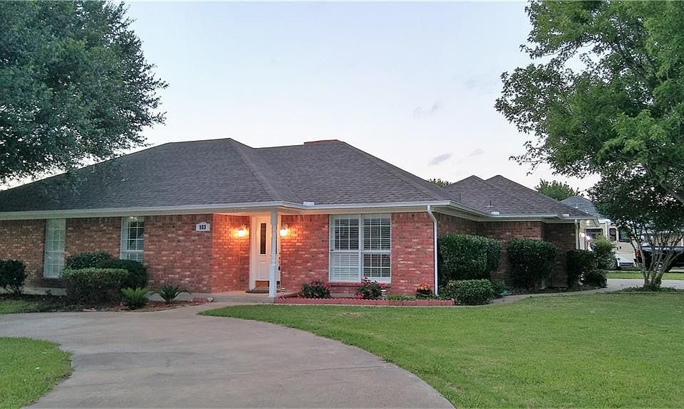 1st image of 103 Meadowcreek Dr