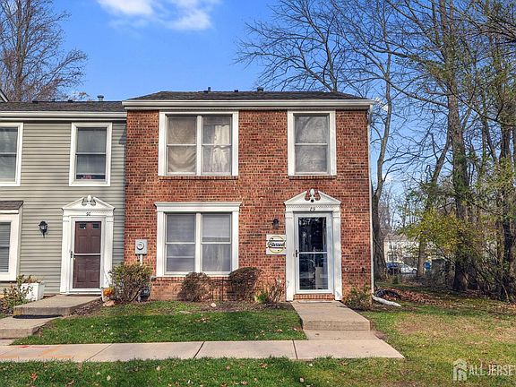 2nd image of 89 Doe Ct