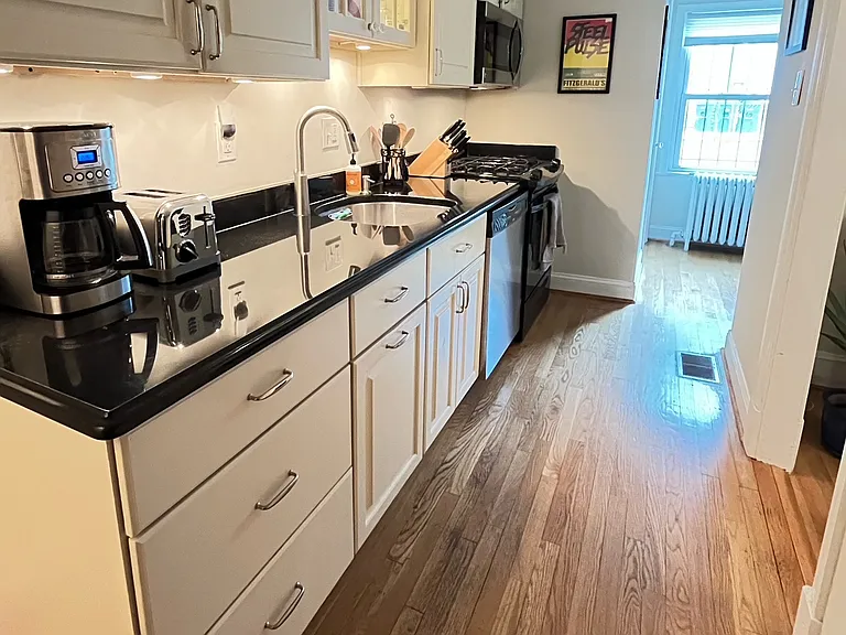 1428 Oak St NW — Photo 6