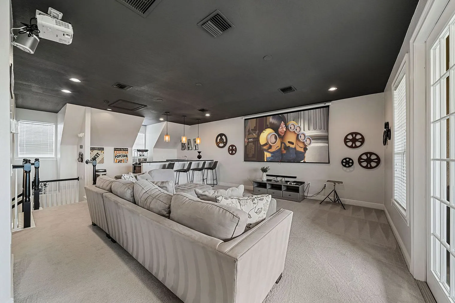 5 bed, 4.0 bath, 3605 sqft, $8,272 — Photo 2