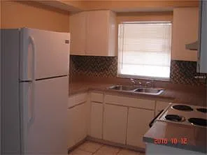 Nice 3 Bedroom 2 Bath — Photo 3