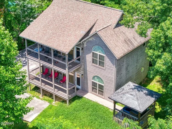 1024 Twin Oaks Rd, Gatlinburg, TN 37738