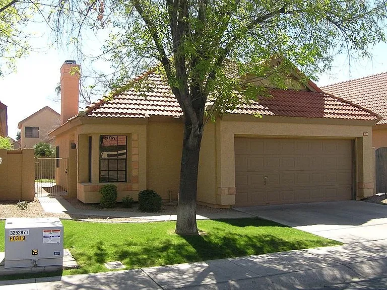 4689 W Shannon St, Chandler