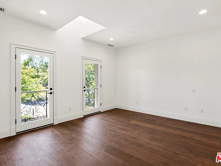 520 N Palm Dr — Photo 39