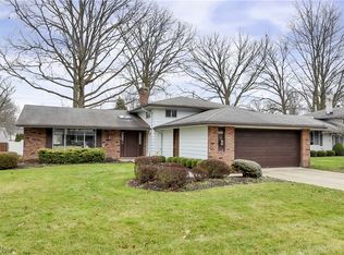 5929 Dorothy Dr, North Olmsted, OH 44070