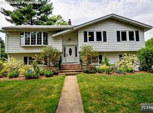 757 Walnut St, Paramus, NJ 07652