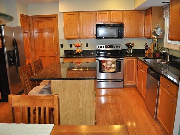5th image of 4634 Lombardo St