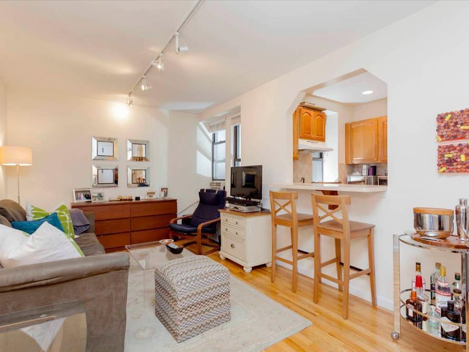 1st image of 337 W 21st St #B