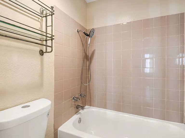 4860 Nara Vista Way #102 — Photo 20