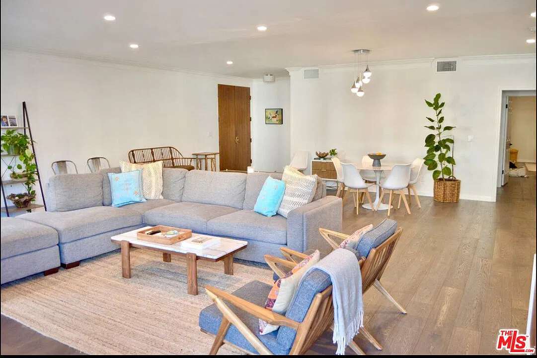 3 bed, 2.5 bath, 2232 sqft, $9,750 — Photo 4