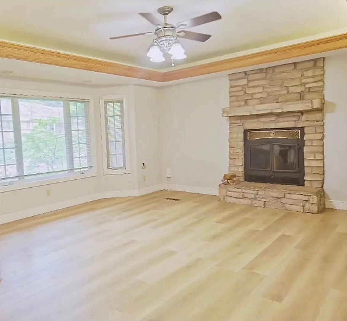 5 bedroom, 4.5 bathroom — Photo 2