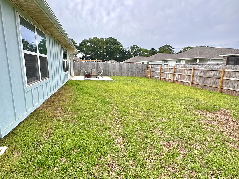 17176 Muse St — Photo 6