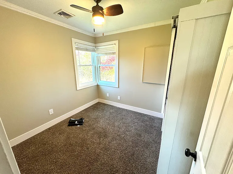 Sheridan Dr — Photo 10