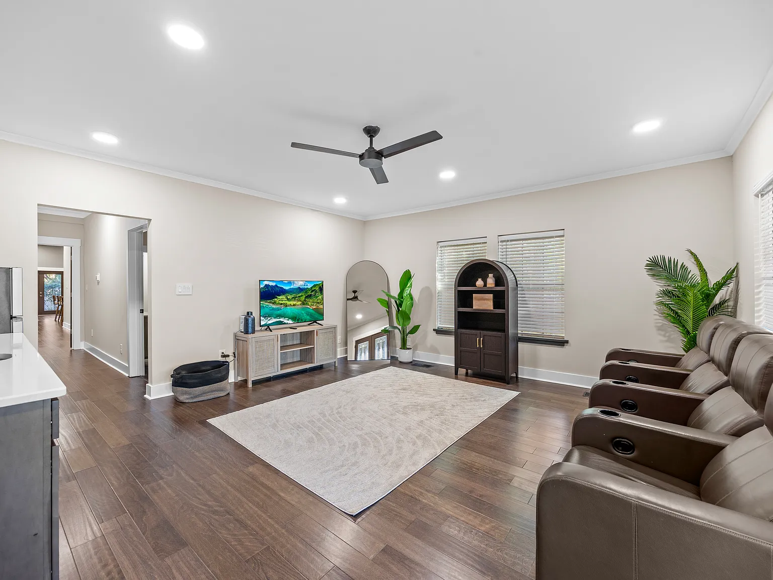 1 bed, 813 sqft, $2,000 — Photo 4