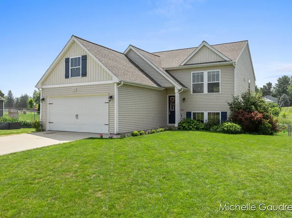 315 Minstehr Dr, Middleville, MI 49333
