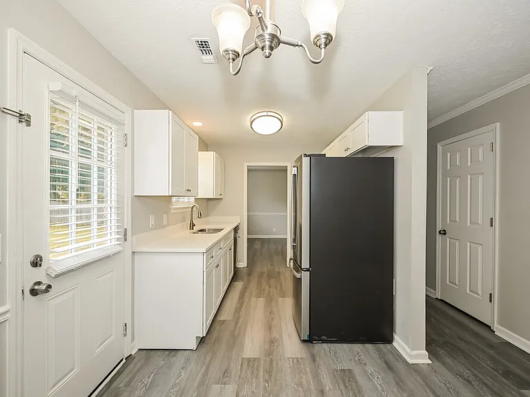 209 Lexington Dr — Photo 8