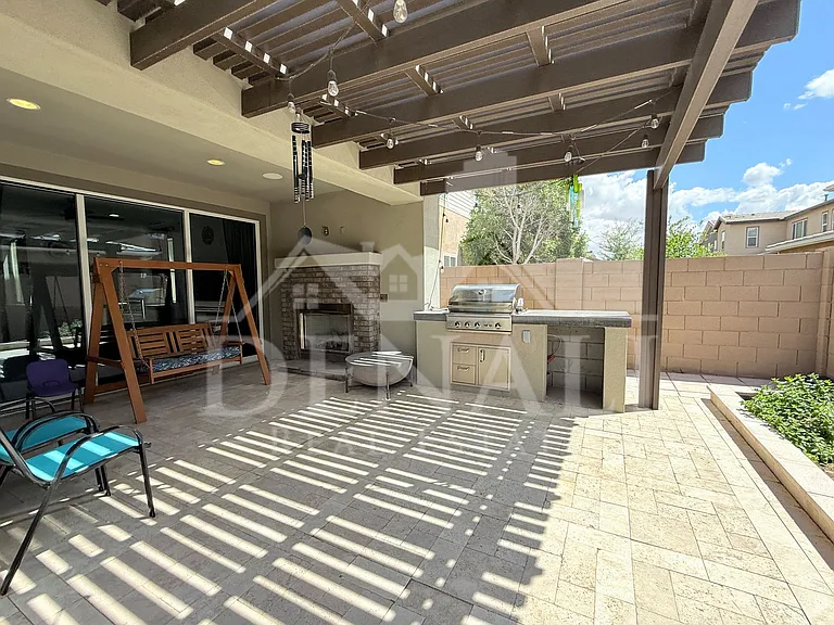 1729 W Myrna Ln — Photo 39