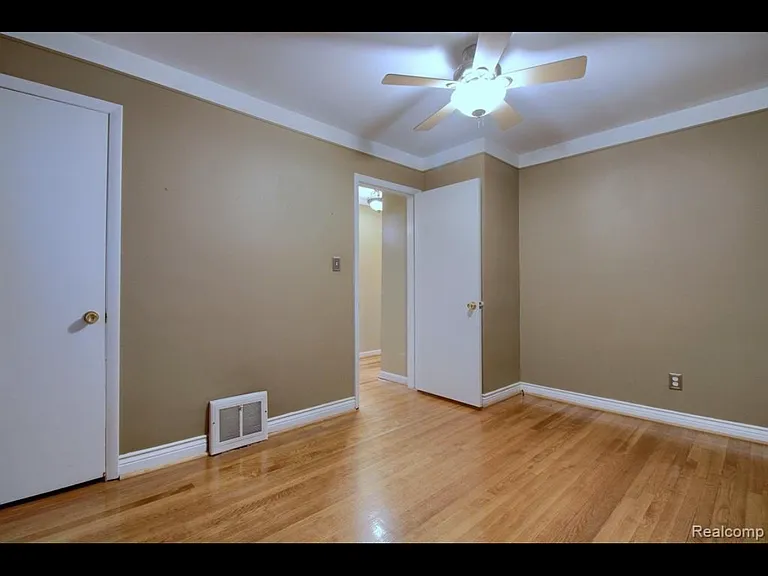 9884 Hubert Ave — Photo 12
