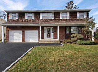 5 Joseph Ln, Hicksville, NY 11801