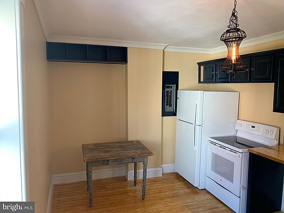 4th image of 102 S King St