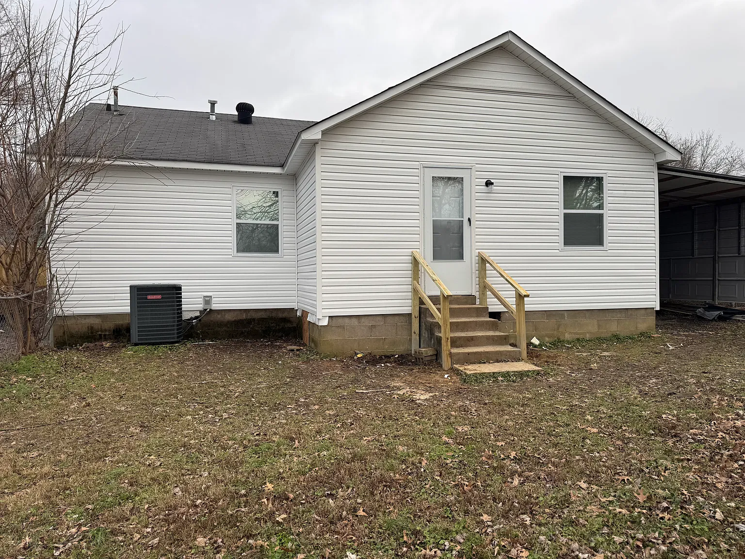 3 bed, 1000 sqft, $1,250 — Photo 2