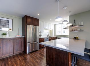 540 Lonsdale Ave #302, North Vancouver, BC V7M 2G7