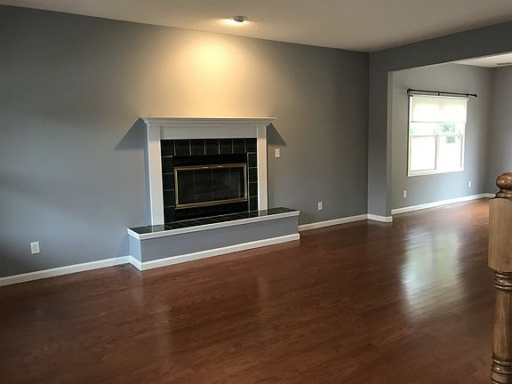 3rd image of 933 E Clover Dr