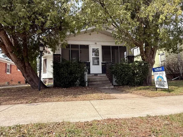 1007 Low St, Bloomington, IL 61701