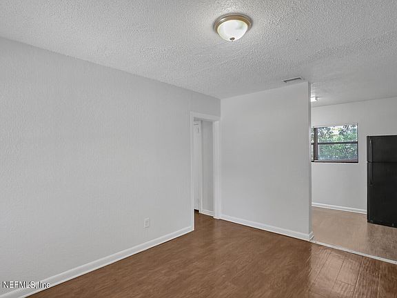 5th image of 416 MALCROSS Avenue
