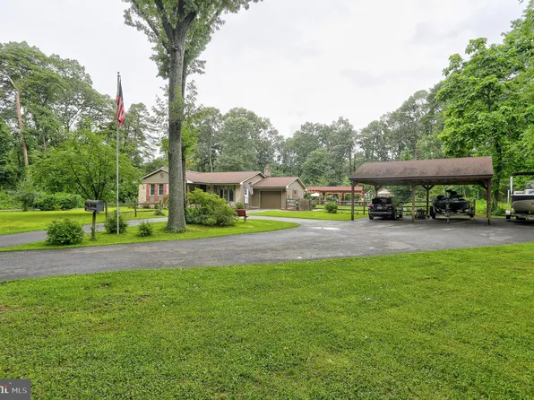 210 Pinewood Dr, Pasadena, MD 21122