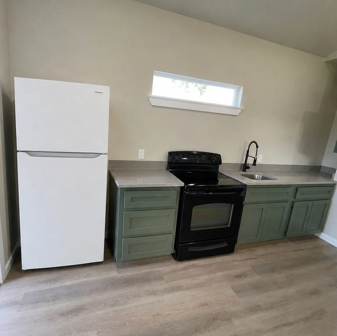 2 bed, 576 sqft, $1,350 — Photo 2