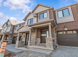2745 Westoak Trails Blvd N #5, Oakville, ON L6M 3K8