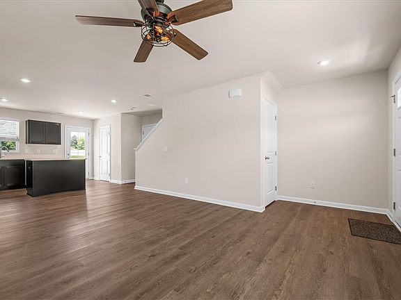 5th image of 216 Highland Station Dr