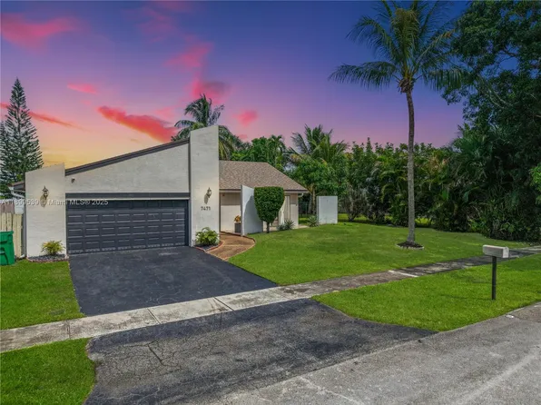 7471 NW 35th St, Lauderhill, FL 33319