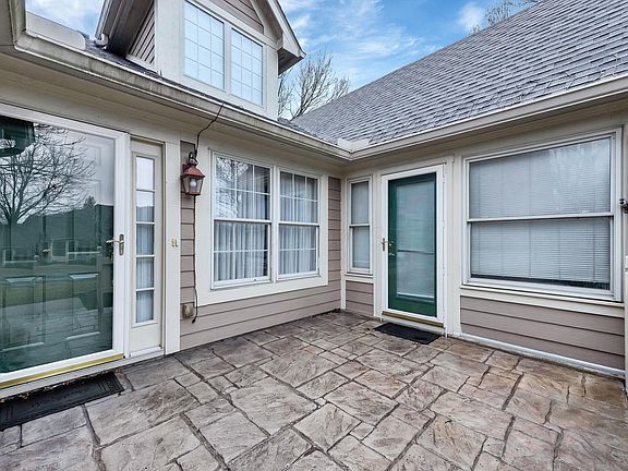 3rd image of 792 Stone Ridge Way