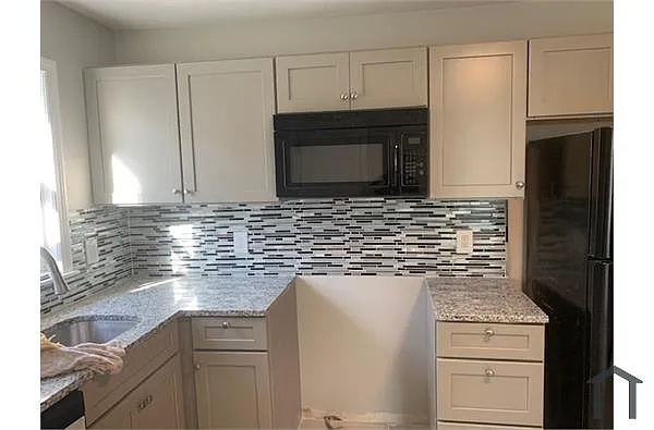 Building Photo - 15 Forest Ave #2