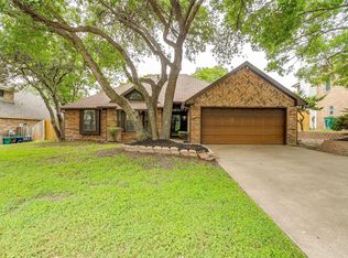 11112 Live Oak Creek Dr, Fort Worth, TX 76108