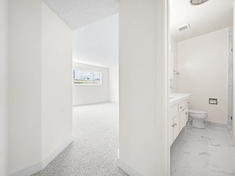 221 S Reeves Dr — Photo 8